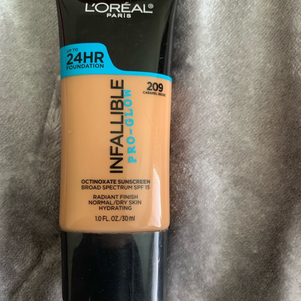Makeup - Picture 1 of 1